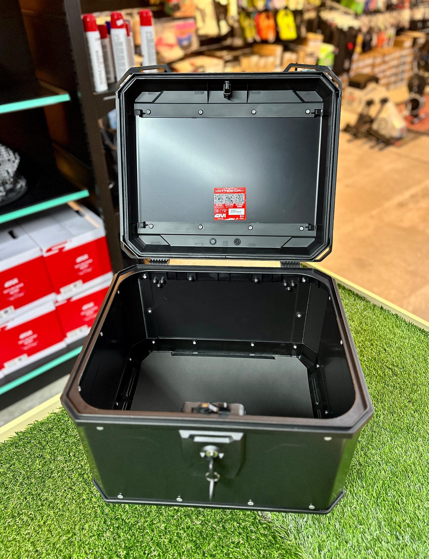 GIVI MATTERHORN ALUMINIUM TOPCASE 47LTR W/O PLATE - MTN47A/MTN47B