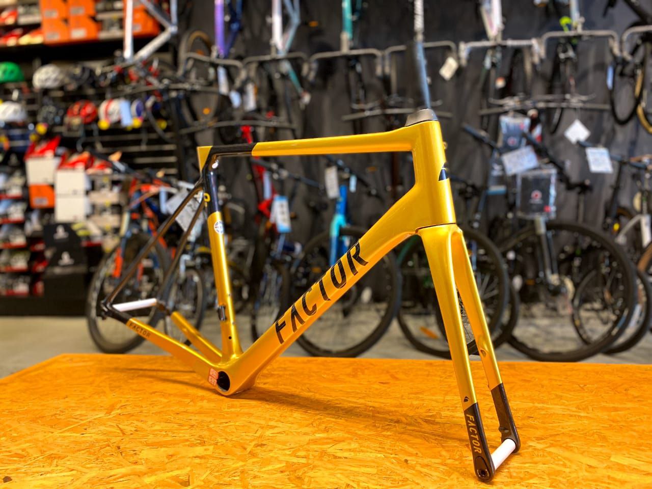 Factor 2020 O2D Frameset Olympic Gold